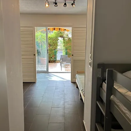 En Rez De Jardin Dans Propriete Prive Pour 4 Personnes * La Londe-les-Maures
