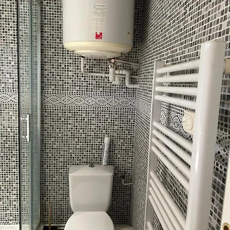 Appartement En Rez De Jardin Dans Propriete Prive Pour 4 Personnes La Londe-les-Maures