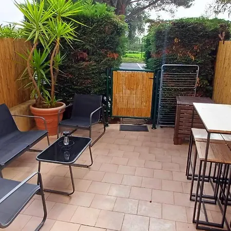 En Rez De Jardin Dans Propriete Prive Pour 4 Personnes La Londe-les-Maures