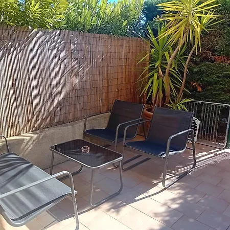 En Rez De Jardin Dans Propriete Prive Pour 4 Personnes Apartment La Londe-les-Maures